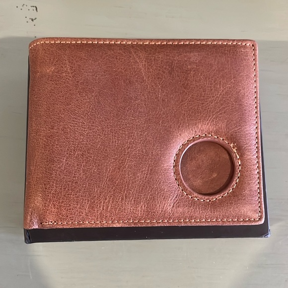 NIB AirTag Men’s Leather Wallet with RFID - Picture 3 of 6